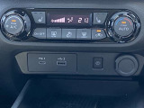 オートエアコン搭載車です。風量を自動で調節します。