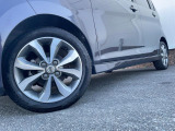 【純正15インチアルミホイール】外観にマッチした純正アルミホイールを装着しております。各種社外アルミホイールや、スタッドレスタイヤも取扱いしております。是非ご相談ください♪