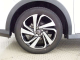 純正なので車に似合うデザインになっていますね。スタッドレスタイヤもご相談下さい。