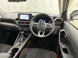 運転席まわりです。 各操作スイッチは使いやすい位置に配置されてます。
