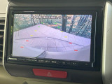 【バックカメラ】駐車時に後方がリアルタイム映像で確認できます。大型商業施設や立体駐車場での駐車時や、夜間のバック時に大活躍!運転スキルに関わらず、今や必須となった装備のひとつです!
