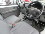 視界がよく運転性のよいフロントヒーターシート