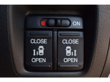 メーカーオプションの両側パワースライドドア搭載♪ 運転席スイッチからも開閉可能でございます♪