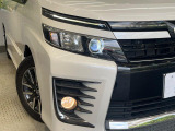 【LEDヘッドライト】悪天候や夜間走行時も良好な視界を確保し安心して運転できる高輝度LEDヘッドライトを装備!点灯速度が早く、消費電力も抑えられています。