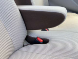 運転席にアームレストが付いております。