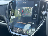 【マルチテレインモニター】車のフロントやサイドのカメラ画像を同時にモニター表示することで、悪路や狭い道を走行時でも周囲の状況確認ができ安心!本格SUVにうれしい装備です♪