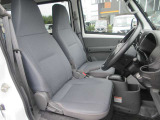 視界がよく運転性のよいフロントヒーターシート