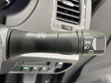 【オートライト】周りの明るさに応じて自動でヘッドライトの点灯・消灯ができる機能です!ライトの付け忘れ・消し忘れなどが無くなり、雨の日や夕方の走行も安心!トンネル通過時も便利ですね♪