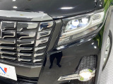 【LEDヘッドライト】悪天候や夜間走行時も良好な視界を確保し安心して運転できる高輝度LEDヘッドライトを装備!点灯速度が早く、消費電力も抑えられています。