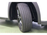 タイヤサイズ215/60R17。