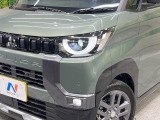 【LEDヘッドライト】悪天候や夜間走行時も良好な視界を確保し安心して運転できる高輝度LEDヘッドライトを装備!点灯速度が早く、消費電力も抑えられています。