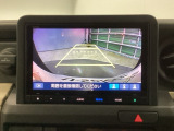 バックモニター付きで、車庫入れやバック時の後方確認をサポート。