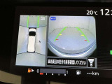 【フロントカメラ】運転席に座った状態で死角になりやすいクルマの前の様子まで確認でき安全ですね♪