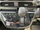 「オートエアコン」付き一年中快適な室内を提供!車内温度を設定すると、風量を自動で調節してくれます。さらに前席シートヒーターつき(^^)/