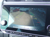 車庫入れや縦列駐車に威力を発揮するバックカメラも装備!