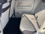 リアシートはスライド出来ますので、軽自動車なのに足元広々!ゆったり乗ることが出来ます。