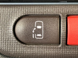 【パワースライドドア】スマートキーや運転席のスイッチでスライドドアの開閉が可能♪電動だから力を入れてドアを開ける必要が無く、小さいお子様でも、重い荷物を持っている時もラクに開け閉めできます♪