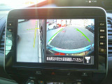 【アラウンドビューモニター】空から見下ろした映像がナビ画面にて確認可能です。駐車もラクラクですよ♪