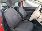 コンパクトながら視界がひらけて見晴らしの良いコックピット。