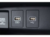 USBジャックも装備されているので、スマートフォンなどの充電もラクラクですね♪