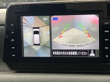 【アラウンドビューモニター】車を上から見下ろしているかのような映像で周囲の状況がひと目で確認、狭い駐車場に駐車するときも安心です♪