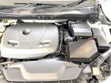 当店の認定中古車(VOLVO APPROVED CAR)はメーカー基準の車齢・走行に応じた内外装・機関の176項目もの項目に厳密な点検を実施。すべての基準を満たした自信を持ってお届けする中古車です。