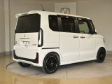 ご納車までの期間ですが、県内のお客様は1、2週間、県外のお客様は2、3週間ほどでご納車が可能となります。ただし、お支払いや書類の状況によっては多少の前後もありますので、その際には何卒ご了承下さい。