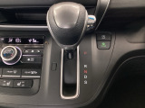 発進時から滑らかに加速する無段階変速のCVTはストップ&ゴーの多い街の中も快適です