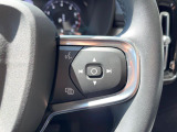 【ステアリングスイッチ】運転中、前方から目線をそらさずにオーディオ等の操作ができるよう、適切に配置されたスイッチ類。安心&快適なドライブを演出してくれる便利な機能です。