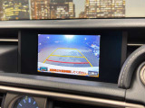 【バックカメラ】運転席から画面上で安全確認ができます。駐車が苦手な方にもオススメな便利機能です。