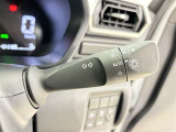 【オートライト】車外の明るさに応じて自動的にライトの点灯・消灯をしてくれます