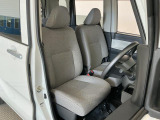 【運転席・助手席】内装ルームクリーニング済みです。しっかり綺麗にしていますので、是非、お確かめください。車に自信があるからこそ、是非一度ご来店頂き内外装も見てもらえると幸いです。