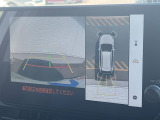 【パノラミックビューモニター】専用のカメラにより、上から見下ろしたような視点で360度クルマの周囲を確認することができます☆死角部分も確認しやすく、狭い場所での切り返しや駐車もスムーズに行えます。