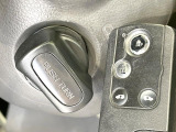 【Hondaスマートキー】カバンやポケットに入れたままでもドアの施錠・解錠が可能なスマートキーを装備。エンジンのオン・オフ時もカギを取り出す必要が無いからとっても便利です♪