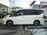 前後プラスチックバイザー付き☆走行中の息抜きは、新鮮な外の空気で♪バイザーがあれば小雨時にもウインドウガラスを少し開けて、車内の換気が出来ます♪