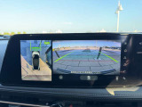 車庫入れが不安な方必見です!白線や車間を空から見下ろしたような画像で一目で分かって車庫入れも安心。周囲に動くものがあれば表示とブザーでお知らせしてくれるのでさらに安心です。