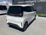 バックビュー。リヤ周りの安全を確保するソナーとカメラを装備。後部座席はプライバシーガラスとなっています。