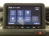 HondaCONNECT対応の便利なナビディスプレー。お持ちのスマートフォンと連携して、ナビやBluetoothでの音楽再生が可能です。デザインはもちろん、操作性も良好です。