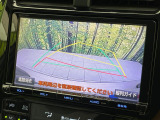 【バックカメラ】駐車時に後方がリアルタイム映像で確認できます。大型商業施設や立体駐車場での駐車時や、夜間のバック時に大活躍!運転スキルに関わらず、今や必須となった装備のひとつです!
