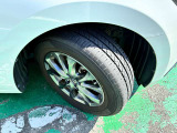 タイヤサイズは185/65R15です。