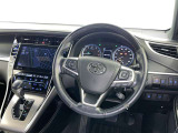 運転席まわりです。 各操作スイッチは使いやすい位置に配置されてます。