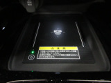 ワイヤレス充電器を装備しています。