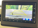 【バックカメラ】駐車時に後方がリアルタイム映像で確認できます。大型商業施設や立体駐車場での駐車時や、夜間のバック時に大活躍!運転スキルに関わらず、今や必須となった装備のひとつです!