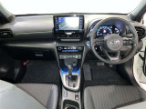 運転席周りのレイアウトをご覧ください。ナビゲーションが綺麗に装着されすっきり収まってますね!