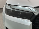 LEDヘッドライトは、点灯の瞬間から最大光量を発揮し、突然暗くなるトンネルなどでの安定感を高めます。