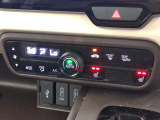 オートエアコン付きです☆温度を設定すれば自動で調節してくれる優れモノ♪♪