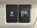 機能制御用のスイッチはステアリング右奥に集約されておりますので、運転の邪魔になりません!