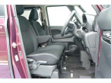 運転席ビュー。厚みのあるシートで快適です。