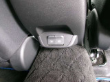 こちらに、後部座席の方々が使えるUSBポートがあります♪