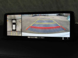 車体の大きいCX-5でも、狭い駐車場やT字路での取り回しが劇的に楽になる『360&deg;ビューモニター』を完備。上空から見下ろす全周囲カメラと障害物センサーの連携で、周囲の見通しを高めます。